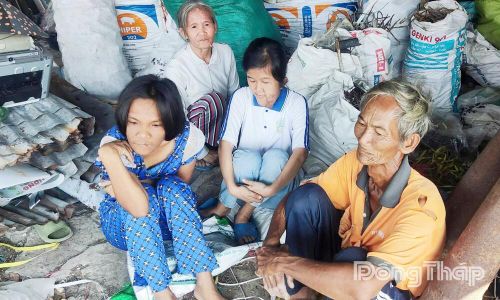 Cả gia đình bệnh tật đang rất cần sự giúp đỡ.