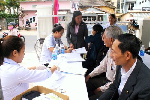 Khám sức khỏe để lập Sổ sức khỏe điện tử cho người dân khu vực Đà Lạt