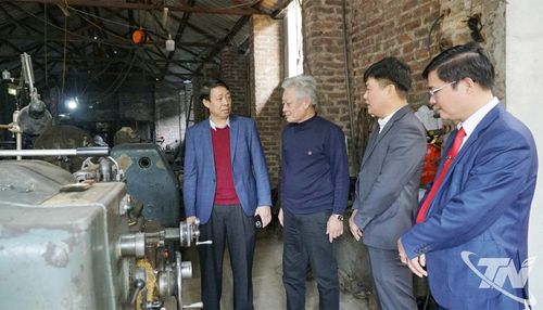 Lãnh đạo Ban Chỉ đạo Tổng điều tra kinh tế năm 2026 cấp tỉnh và phường Phổ Yên khảo sát thực tế tại cơ sở.