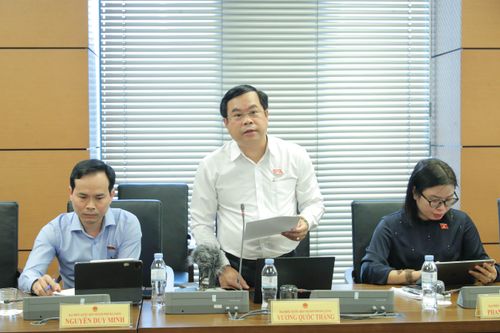 ĐBQH Vương Quốc Thắng (TP. Đà Nẵng) phát biểu. Ảnh: Hồ Long