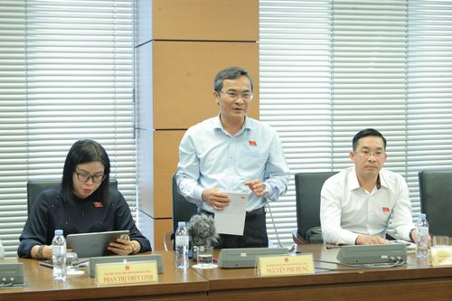ĐBQH Nguyễn Phi Hùng (Đà Nẵng) phát biểu. Ảnh: Hồ Long