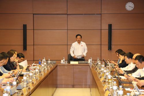 Đoàn ĐBQH tỉnh Cao Bằng, Đắk Lắk, Tuyên Quang thảo luận tại Tổ 16. Ảnh: Đắc Trường