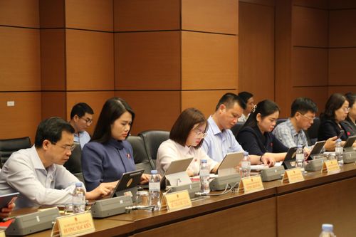 Các đại biểu tham dự phiên họp. Ảnh: Đắc Trường