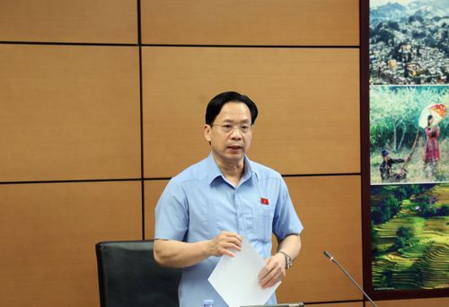 Bí thư Tỉnh ủy, Trưởng Đoàn ĐBQH tỉnh Sơn La Hoàng Văn Nghiệm phát biểu thảo luận
