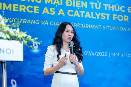 Bà Lê Hoàng Oanh, Cục trưởng Cục Thương mại điện tử và Kinh tế số (Bộ Công Thương) phát biểu tại hội thảo