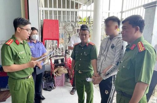 Phòng CSHS thi hành lệnh bắt bị can để tạm giam và khám xét nơi ở đối với đối tượng có hành vi “Cố ý gây thương tích”. 