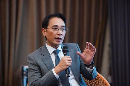 GS.TS Chử Đức Trình, Hiệu trưởng Trường Đại học Công nghệ cho rằng, giải quyết bài toán thiếu hụt nhân lực chất lượng cao là yêu cầu cấp bách.