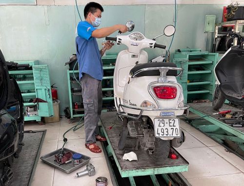Bảo dưỡng thường xuyên, không độ chế liên quan tới hệ thống động cơ, ống xả... rất quan trọng trong việc đảm bảo tiêu chuẩn khí thải. Ảnh: Hoàng Linh