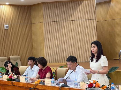 Bà Hoàng Thu Hằng, Phó cục trưởng Cục Quản lý nhà và thị trường bất động sản (Bộ Xây dựng)