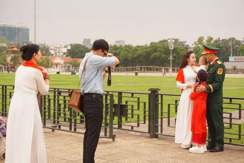 Nhiều gia đình trẻ cũng chọn khu vực này để lưu giữ những khoảnh khắc cùng người thân