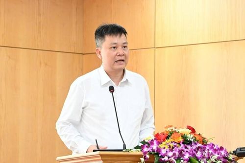 Ông Nguyễn Thế Hữu, Phó Cục trưởng Cục Điện lực (Bộ Công Thương) thông tin tại họp báo - Ảnh: VGP/Vũ Phong