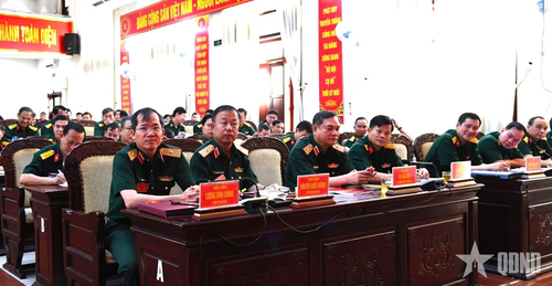Các đại biểu tham dự khai mạc tập huấn.