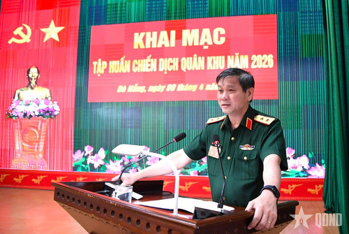 Trung tướng Lê Ngọc Hải, Ủy viên Trung ương Đảng, Tư lệnh Quân khu 5 phát biểu khai mạc tập huấn.