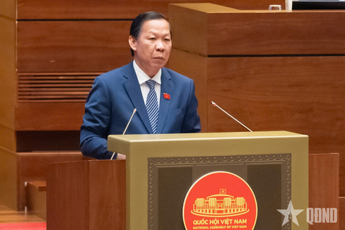 Chủ nhiệm Ủy ban Kinh tế và Tài chính của Quốc hội Phan Văn Mãi trình bày báo cáo thẩm tra về Dự án nghị quyết của Quốc hội.