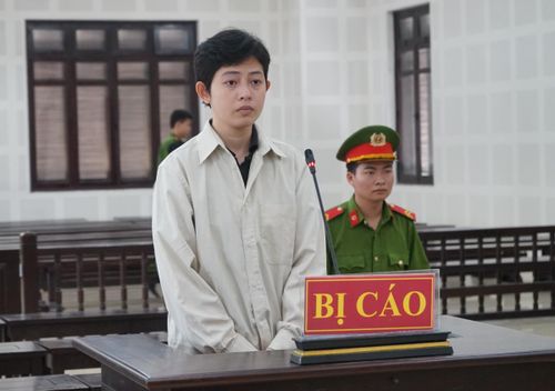 Bị cáo Lý Thị Ngọc Cẩm tại phiên tòa xét xử.