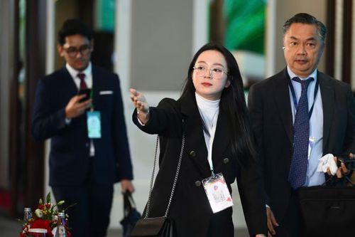 Hoài Thương tháp tùng Đại sứ Dino Patti Djalal, Nguyên Thứ trưởng Bộ Ngoại giao Indonesia tại Diễn đàn Tương lai ASEAN 2025.