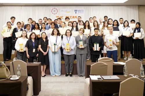 Hoài Thương, 1 trong 5 học giả, được tài trợ toàn phần tham gia Đối thoại Châu Á (ASIAN DIALOGUE 2025) tại Bangkok, Thái Lan.