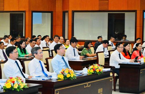 Đại biểu tham dự hội nghị, sáng 9-4. Ảnh: VIỆT DŨNG