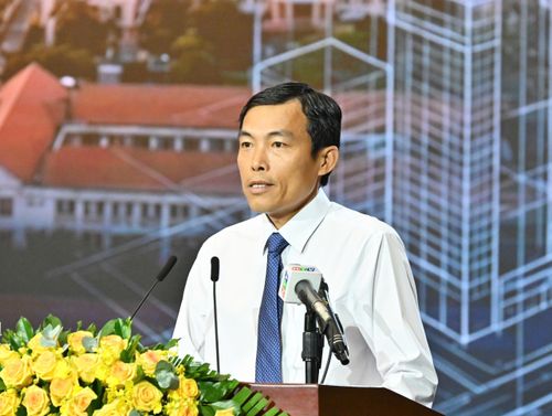 Ông Võ Minh Thành phát biểu tham luận tại hội nghị. Ảnh: VIỆT DŨNG