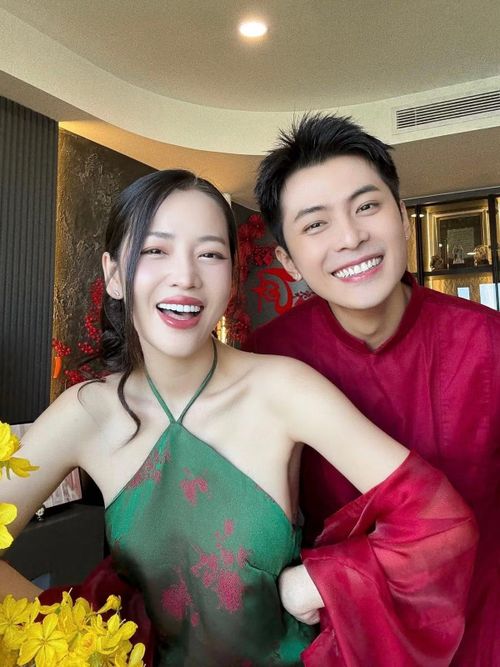 Puka và Gin Tuấn Kiệt có nhiều năm yêu nhau kín tiếng. Hai người tổ chức lễ cưới vào tháng 11/2023. Sau đó, họ cùng nhau đi hưởng tuần trăng mật tại Hàn Quốc.