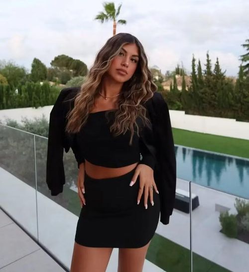 Lý do khiến tiền vệ Nelson Deossa mất hút nhiều khả năng vì hẹn hò với Daniela Sanchez, con gái của huyền thoại Joaquin.