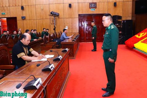 Các thí sinh thi vấn đáp trong phần thi nói của cá nhân. Ảnh: Thanh Xuân