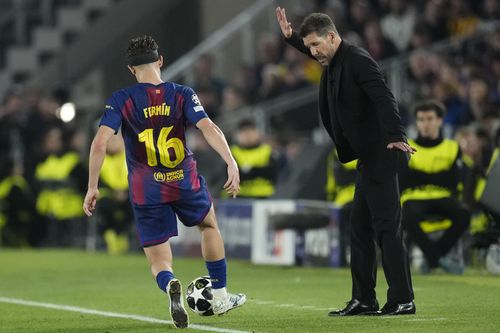 Lần đầu tiên Simeone thắng tại Camp Nou. Ảnh: EFE