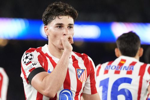 Julian Alvarez thể hiện giá trị khiến Barca thèm muốn. Ảnh: EFE
