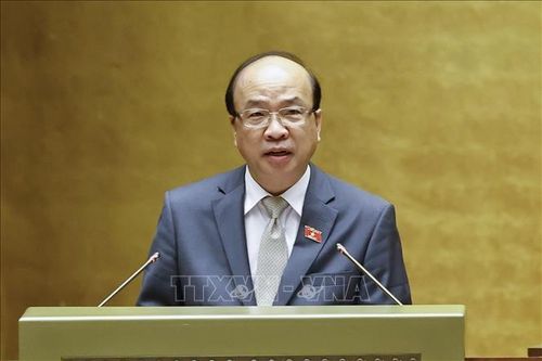 Chủ nhiệm Ủy ban Pháp luật và Tư pháp của Quốc hội Phan Chí Hiếu trình bày Báo cáo thẩm tra về 4 dự án: Luật Hộ tịch (sửa đổi); Luật sửa đổi, bổ sung một số điều của Luật Công chứng; Luật sửa đổi, bổ sung một số điều của Luật Trợ giúp pháp lý; Luật Tiếp cận thông tin (sửa đổi). Ảnh: Doãn Tấn/TTXVN