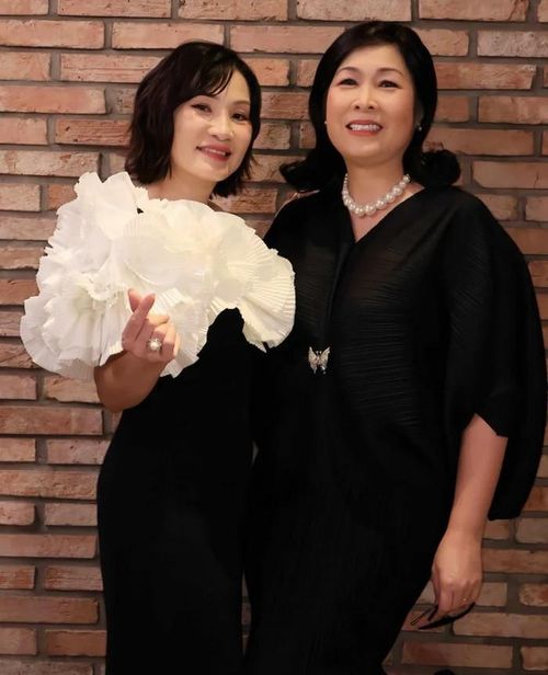 NSND Hồng Vân và Hồng Đào có mối quan hệ thân thiết hơn 30 năm.