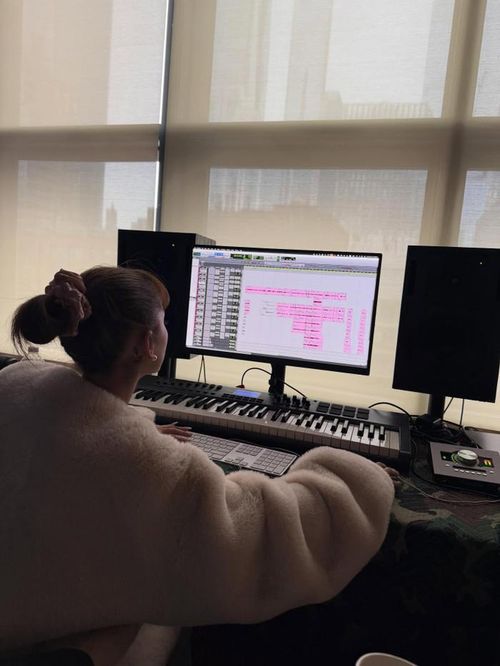 Ariana Grande "thả hint" khiến fan đứng ngồi không yên. (Ảnh: IGNV)