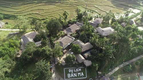 Bản Mạ, điểm du lịch cộng đồng ngày càng thu hút đông du khách.