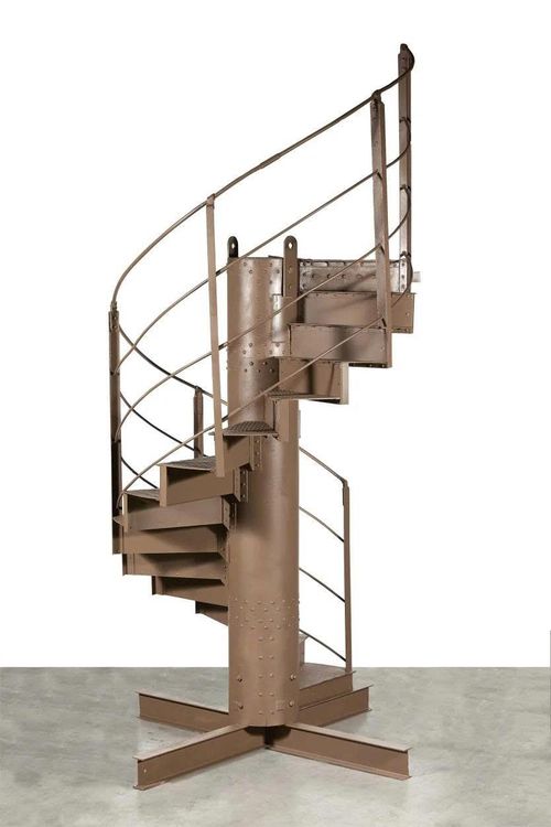 Phần cầu thang xoắn ốc của tháp Eiffel được phục hồi có 14 bậc. Ảnh: Artcurial