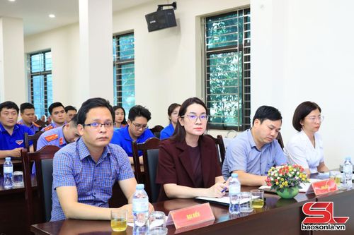 Các đại biểu tham dự hội nghị.