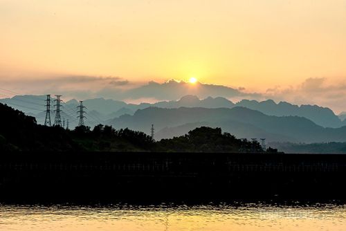 Năm nay báo hiệu một mùa hè nắng nóng kỷ lục, người dân phải chuẩn bị tốt, đảm bảo sức khỏe.