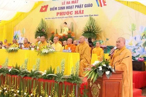Đại đức Thích Minh Phương công bố công văn chấp thuận thành lập điểm sinh hoạt Phật giáo Phước Hải 