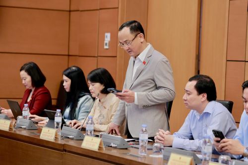 Quang cảnh cuộc họp tổ. Ảnh: Trang Trần.