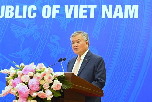 Phó Chủ nhiệm Văn phòng Chủ tịch nước Cấn Đình Tài công bố Quyết định về đặc xá năm 2026.
