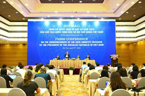 Toàn cảnh buổi họp báo.