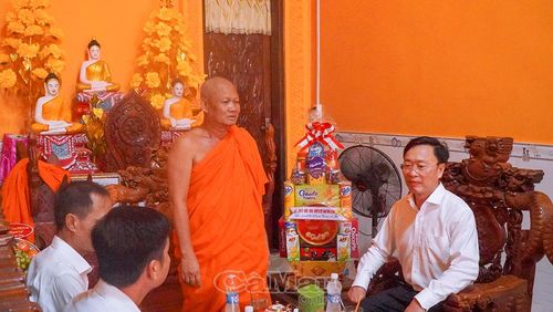 Thượng tọa Trần Duyên, trụ trì chùa Kos Thum và chùa Đầu Sấu, gửi lời cảm ơn sâu sắc đến sự quan tâm của lãnh đạo tỉnh trong dịp Tết cổ truyền.