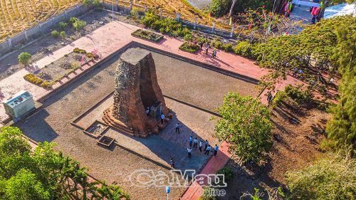 Di tích khảo cổ Vĩnh Hưng (xã Châu Thới) được xếp hạng Di tích Lịch sử - văn hóa cấp quốc gia năm 1992 - một trong những di tích được công nhận sớm nhất của tỉnh. Ảnh: HỮU THỌ