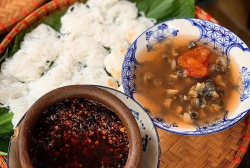 Bún ốc nguội có hương vị thanh nên nhiều người ăn không quen sẽ cảm thấy hơi nhạt. (Ảnh: Hanoi News)