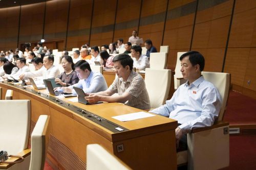 Các đại biểu Quốc hội tham dự phiên họp tại hội trường sáng 9-4. Ảnh: quochoi.vn