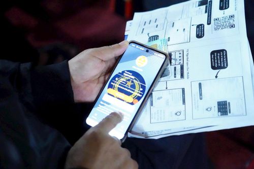 Etax Mobile được kỳ vọng không chỉ dừng ở quản lý thuế, mà còn mở ra nền tảng cho kinh tế số ở cơ sở. Ảnh: Thúy Hằng.