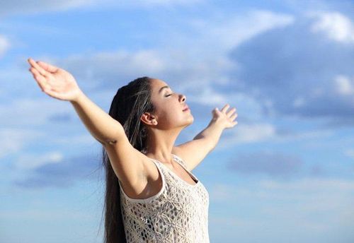 Khi cơ thể mệt mỏi hoặc thiếu ngủ chỉ nên tập thể dục nhẹ như hít thở sâu.