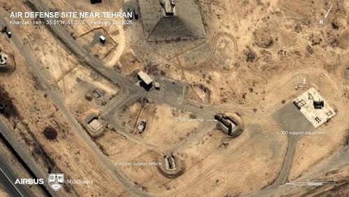 Dựa trên ảnh vệ tinh, hệ thống S-300PMU-2 được xác định triển khai tại vị trí này từ năm 2019. Hơn nữa theo ảnh vệ tinh rõ nét chụp ngày 20/2/2026, tức là 8 ngày trước khi bắt đầu cuộc xung đột, nó cũng nằm ở cùng vị trí đó.