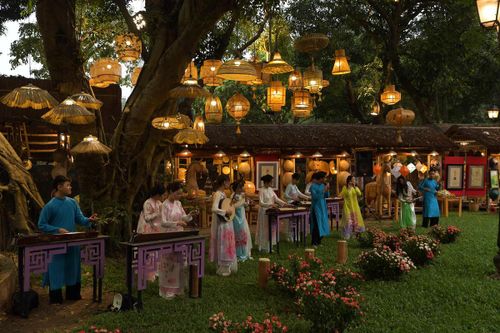 Sự hội tụ này mang đến bức tranh đa sắc về kỹ thuật chế tác và bản sắc vùng miền, góp phần tái hiện sức sống của nghề thủ công truyền thống Việt Nam trong dòng chảy sáng tạo đương đại.