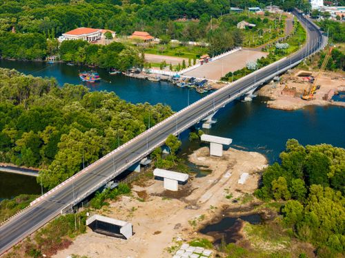  Cầu Sông Rây 2 đang được thi công trụ cầu, dự án này cùng với cầu Cửa Lấp 2, Cây Khế... được xây mới song song cầu hiện hữu. Các cầu Gò Găng, Chà Và nối phường Vũng Tàu với xã đảo Long Sơn nằm trên tuyến sẽ giữ nguyên. 