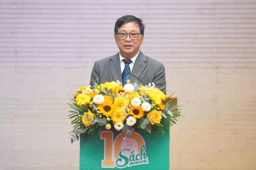  Ông Lê Hoàng, Giám đốc Công ty TNHH Đường sách TP.HCM, phát biểu tại lễ kỷ niệm 10 năm hoạt động đơn vị. Ảnh: Duy Hiệu. 