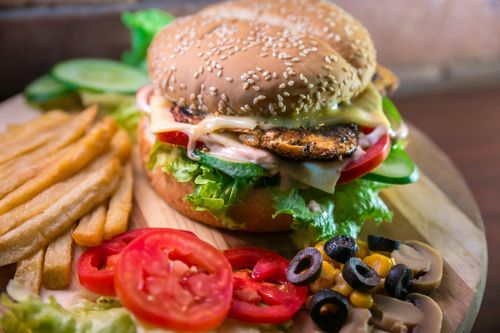 Thị trường fast food tại Việt Nam vẫn còn dư địa tăng trưởng song khó khăn, thách thức cũng không ít. Ảnh minh họa: Unsplash.